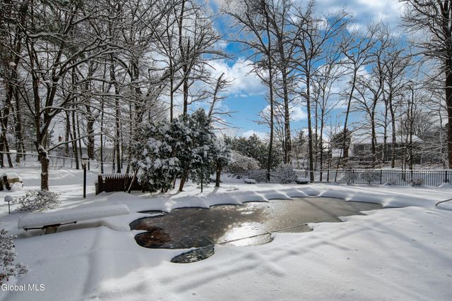 16 Innisbrook Drive, Clifton Park, NY 12065