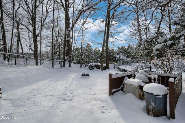 16 Innisbrook Drive, Clifton Park, NY 12065