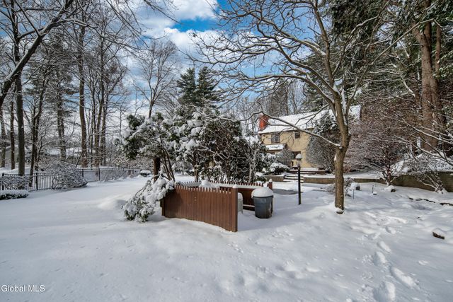 16 Innisbrook Drive, Clifton Park, NY 12065