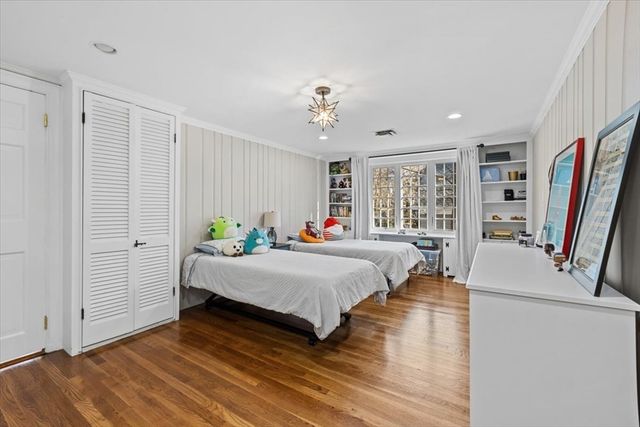 146 Arnold Rd, Newton, MA 02459