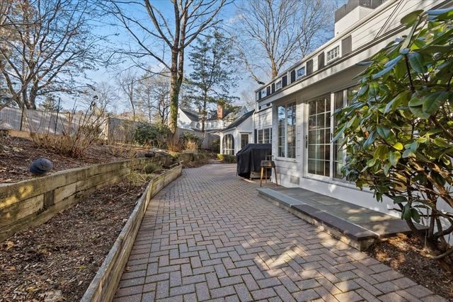 146 Arnold Rd, Newton, MA 02459