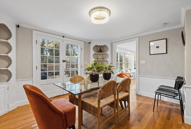 146 Arnold Rd, Newton, MA 02459