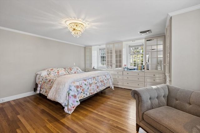 146 Arnold Rd, Newton, MA 02459