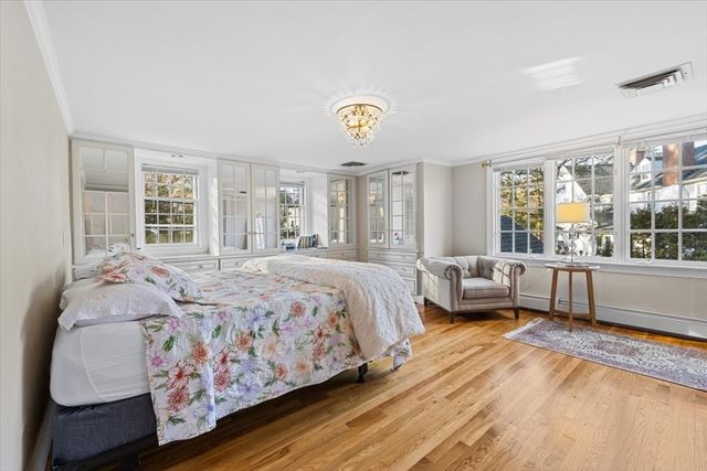 146 Arnold Rd, Newton, MA 02459