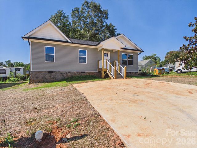 210 22nd Avenue Place NE, Hickory, NC 28601