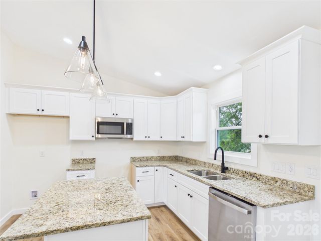 210 22nd Avenue Place NE, Hickory, NC 28601