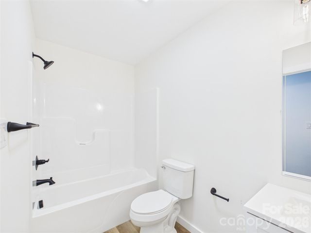 210 22nd Avenue Place NE, Hickory, NC 28601