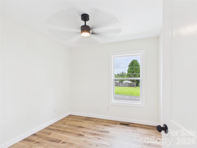 210 22nd Avenue Place NE, Hickory, NC 28601