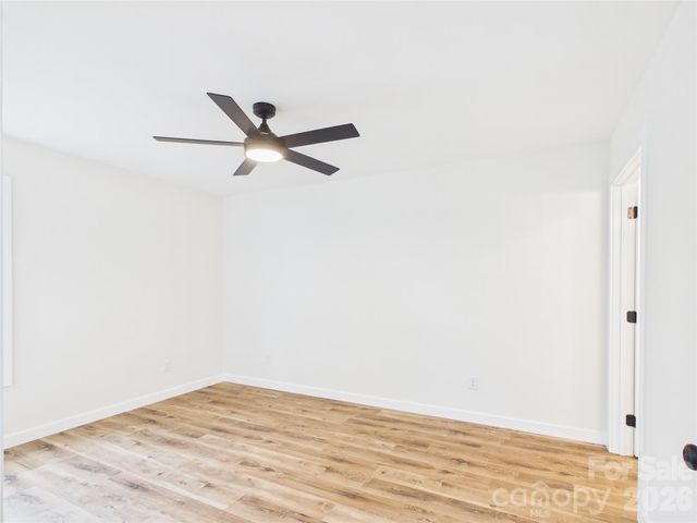 210 22nd Avenue Place NE, Hickory, NC 28601