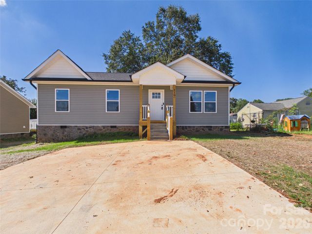 210 22nd Avenue Place NE, Hickory, NC 28601