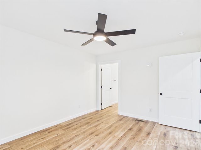 210 22nd Avenue Place NE, Hickory, NC 28601