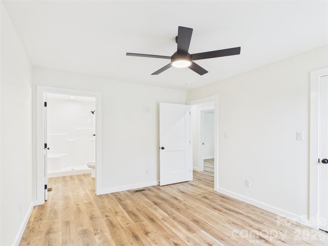 210 22nd Avenue Place NE, Hickory, NC 28601