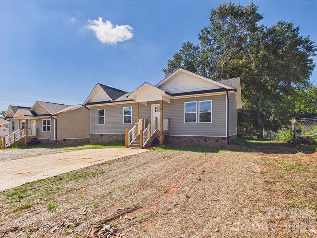 210 22nd Avenue Place NE, Hickory, NC 28601