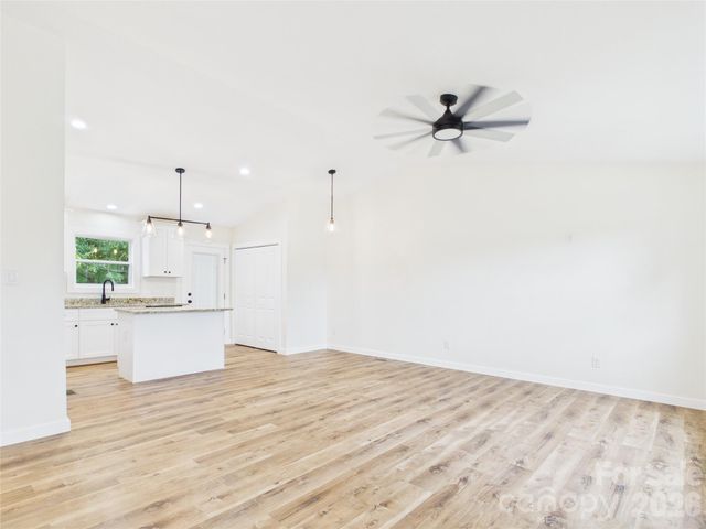 210 22nd Avenue Place NE, Hickory, NC 28601