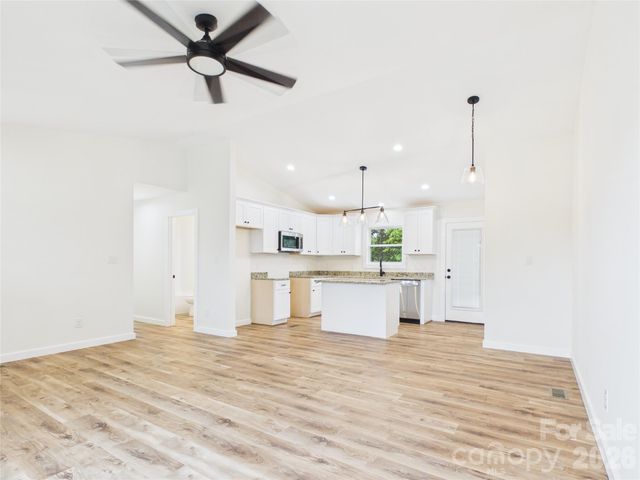 210 22nd Avenue Place NE, Hickory, NC 28601