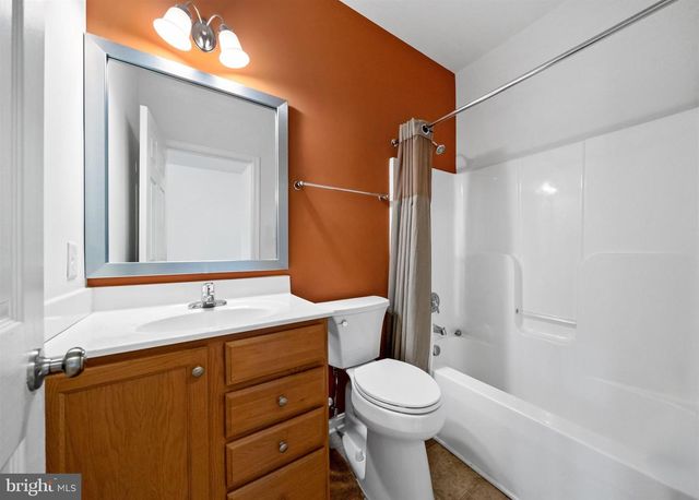 64 GRAND NATIONAL LN, Newark, DE 19702