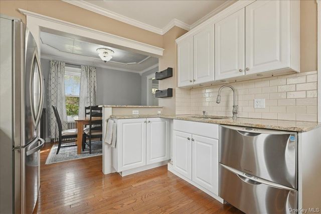 36 Pine Street, Islip, NY 11751