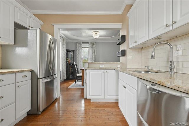 36 Pine Street, Islip, NY 11751