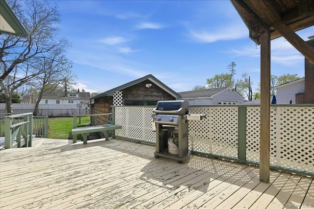 36 Pine Street, Islip, NY 11751