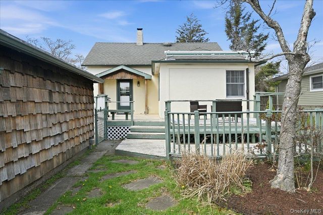 36 Pine Street, Islip, NY 11751