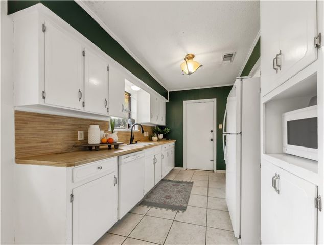 8000 Raintree Drive, College Station, TX 77845