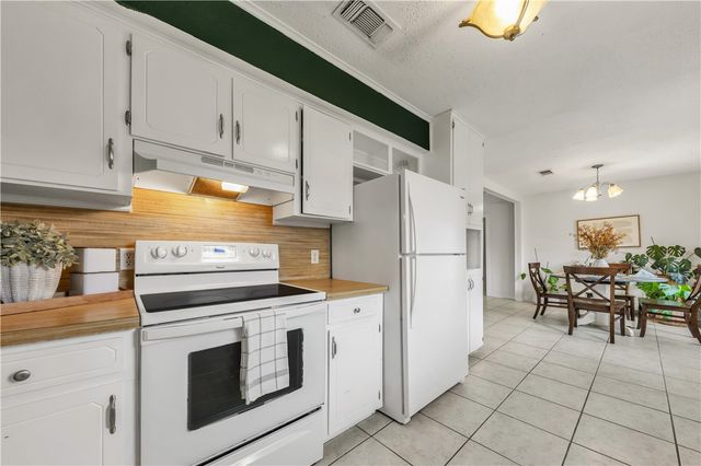 8000 Raintree Drive, College Station, TX 77845