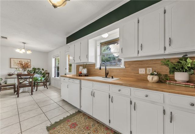 8000 Raintree Drive, College Station, TX 77845