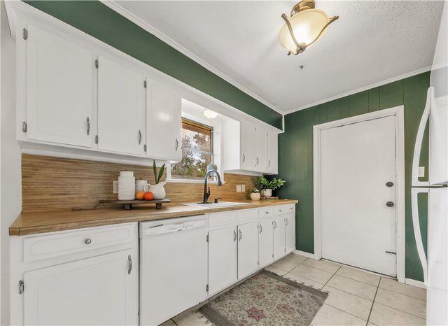 8000 Raintree Drive, College Station, TX 77845