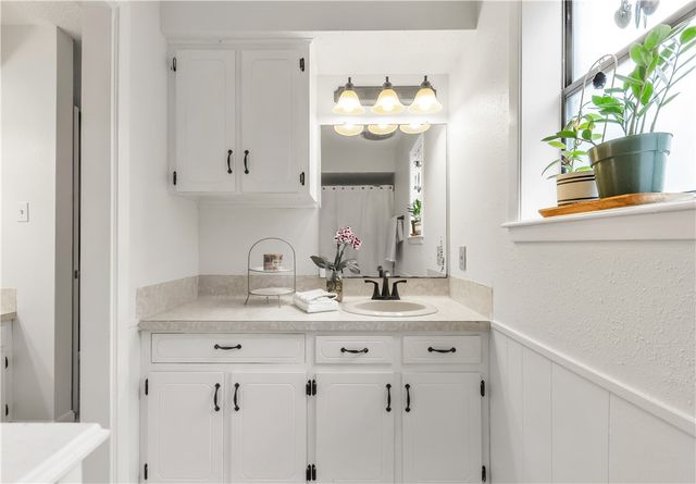 8000 Raintree Drive, College Station, TX 77845