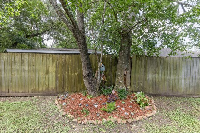 8000 Raintree Drive, College Station, TX 77845