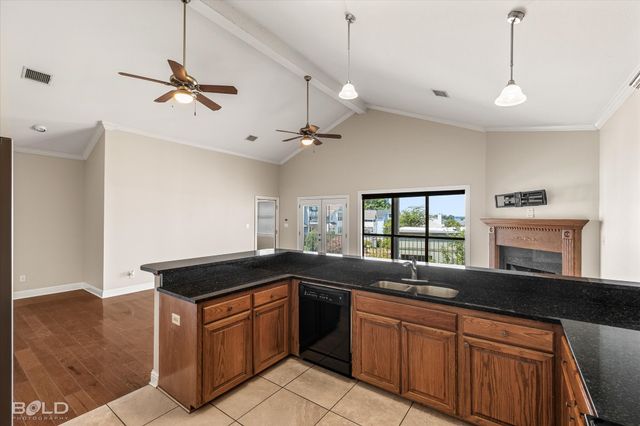 5721 S Lakeshore Drive, Shreveport, LA 71119