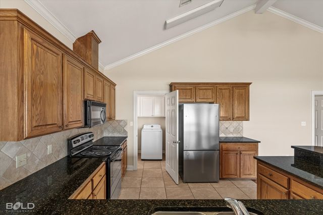 5721 S Lakeshore Drive, Shreveport, LA 71119