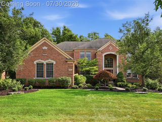 7025 Yorkshire Court, West Bloomfield, MI 48322