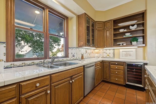 214 Terrell Rd, Terrell Hills, TX 78209