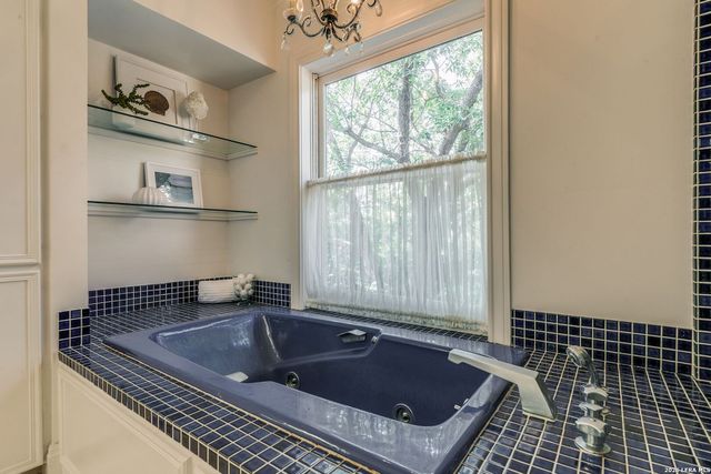 214 Terrell Rd, Terrell Hills, TX 78209