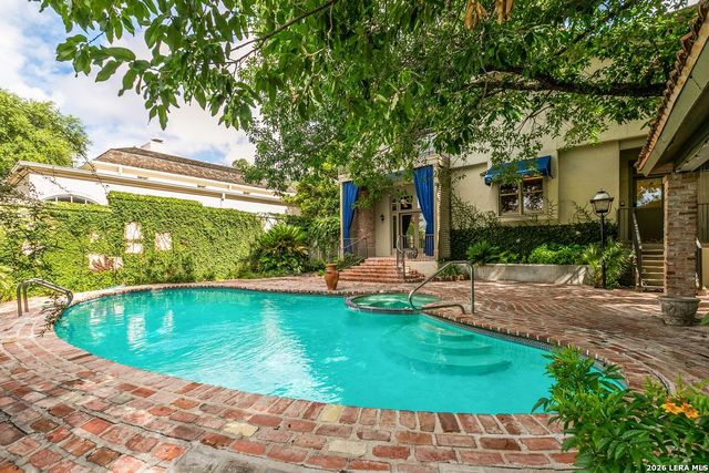 214 Terrell Rd, Terrell Hills, TX 78209