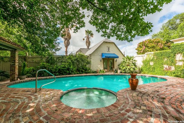 214 Terrell Rd, Terrell Hills, TX 78209