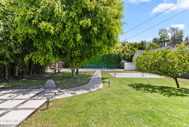 3914 Carpenter Avenue, Studio City, CA 91604