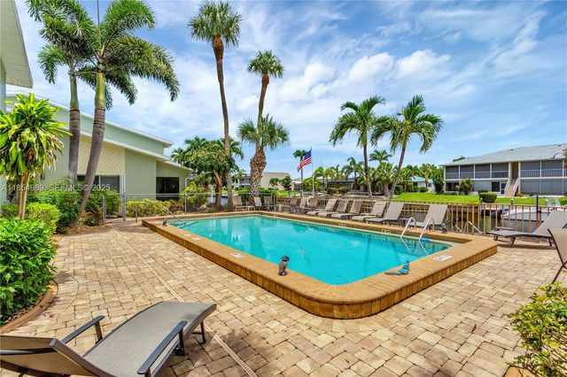 1409 SE 46th Lane 105, Cape Coral, FL 33904