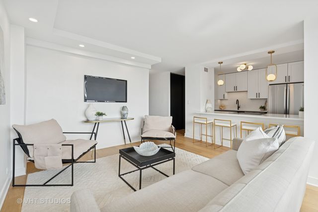 1455 N Sandburg Terrace 2606, Chicago, IL 60610
