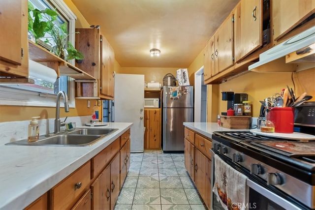 836 Woodlawn, Ontario, CA 91761