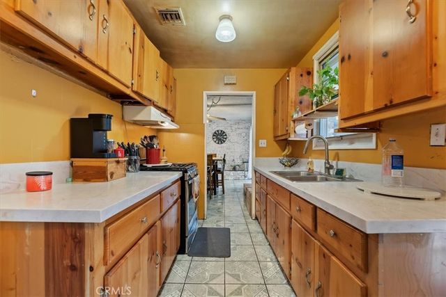 836 Woodlawn, Ontario, CA 91761