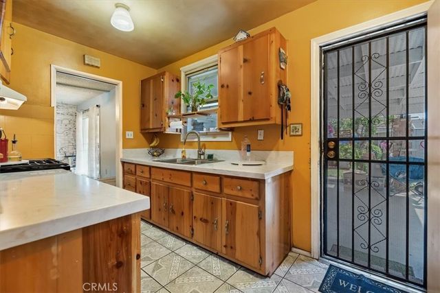 836 Woodlawn, Ontario, CA 91761