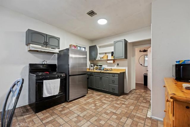 836 Woodlawn, Ontario, CA 91761