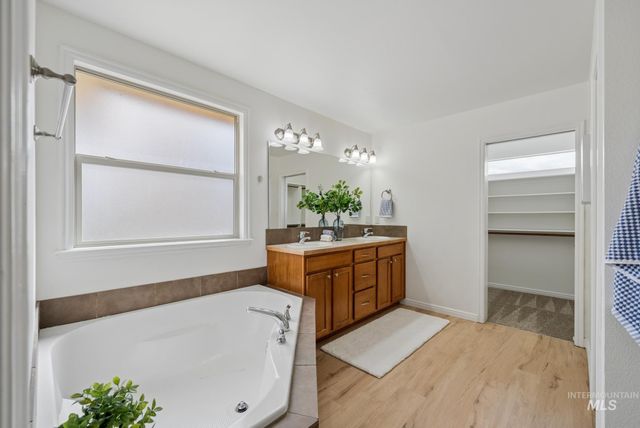 619 E Bonita Canyon, Meridian, ID 83642