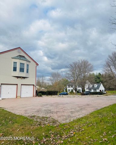 8 Ivy Lane, Wrightstown, NJ 08562
