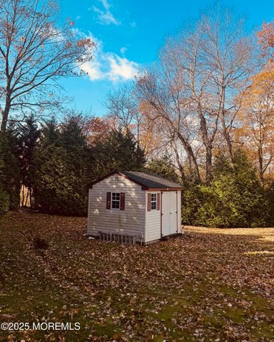 8 Ivy Lane, Wrightstown, NJ 08562