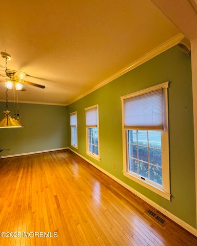 8 Ivy Lane, Wrightstown, NJ 08562