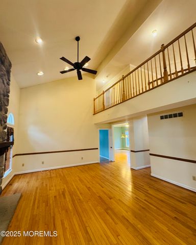 8 Ivy Lane, Wrightstown, NJ 08562