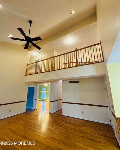 8 Ivy Lane, Wrightstown, NJ 08562